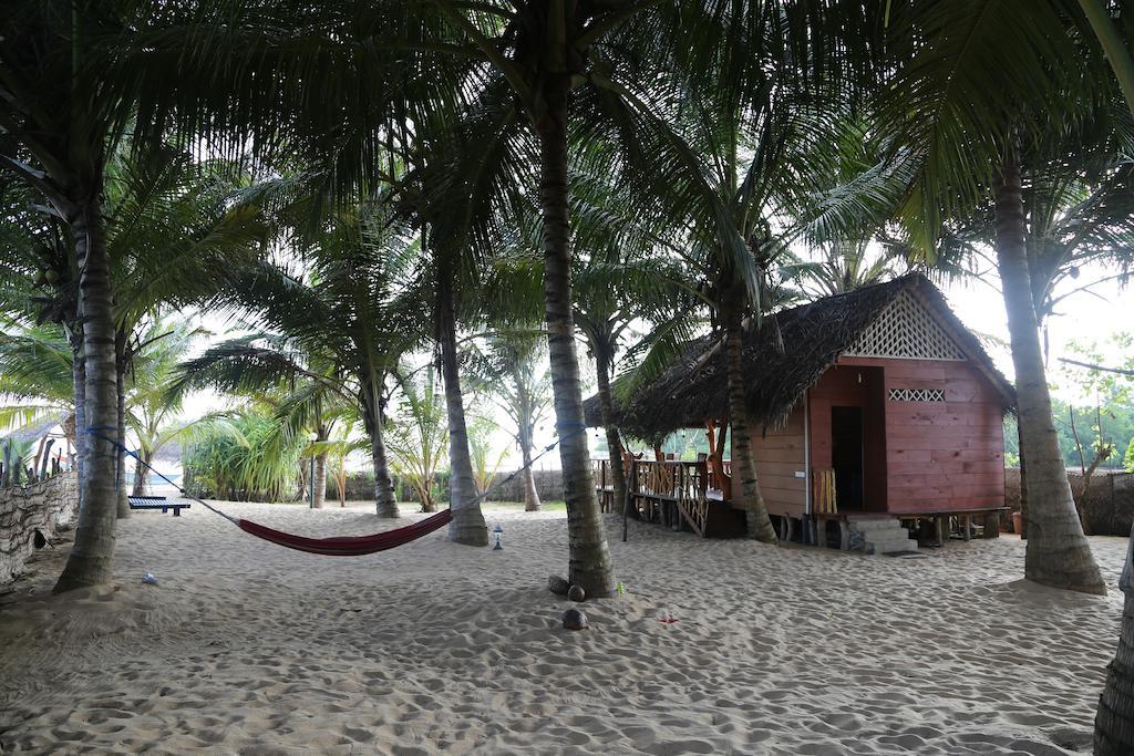 Lonely Beach Resort تانجالي المظهر الخارجي الصورة