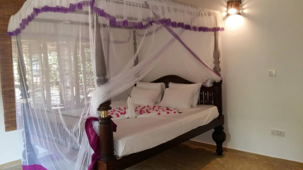 Lonely Beach Resort تانجالي المظهر الخارجي الصورة